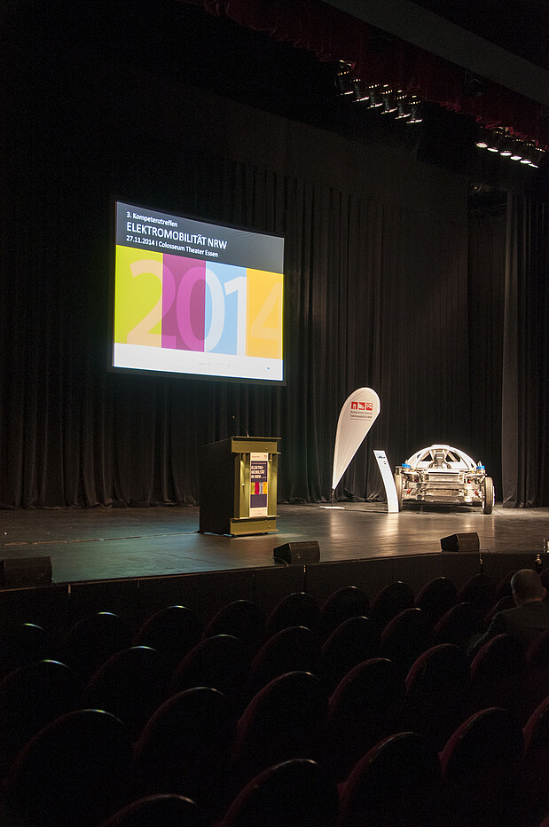 Bühne | 3. Kompetenztreffen Elektromobilität in NRW Bühne | 3. Kompetenztreffen Elektromobilität in NRW